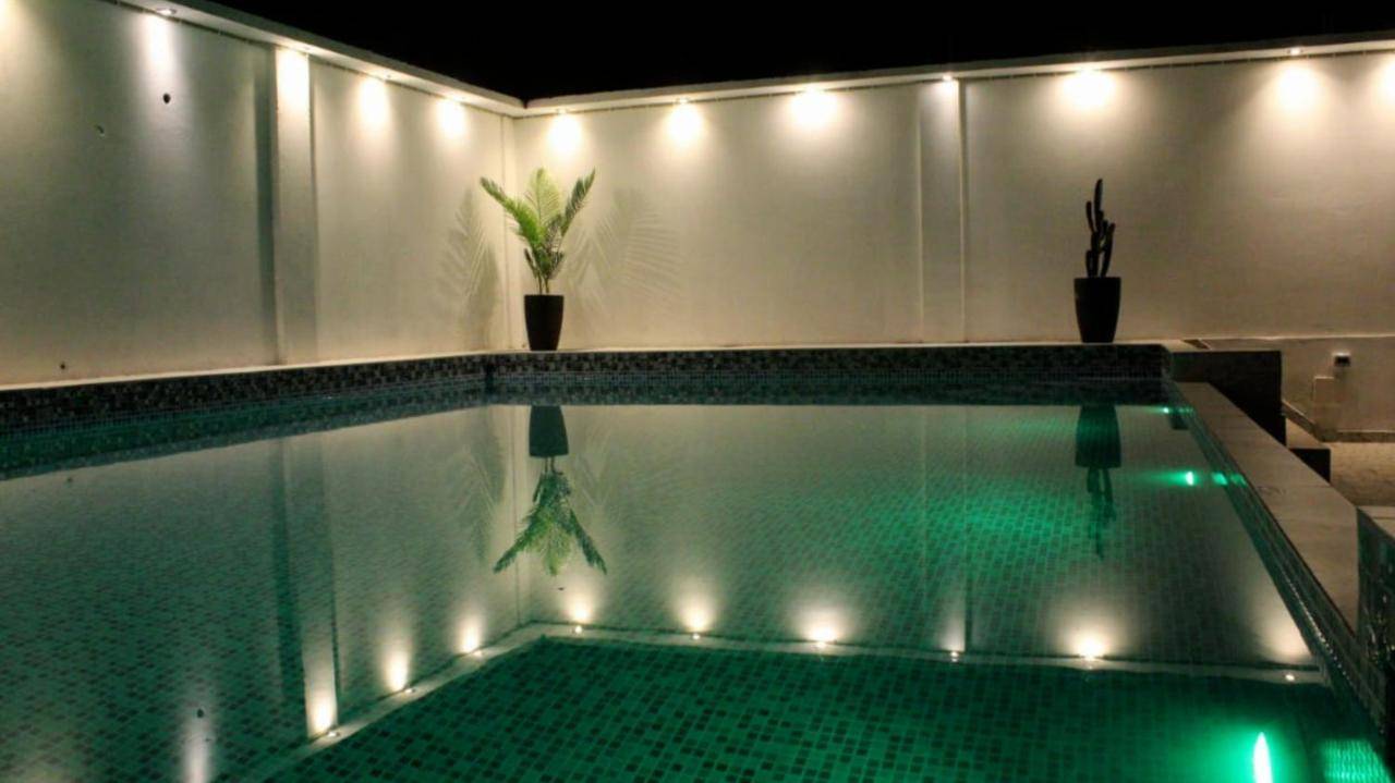 D'Milez Hotel - Swimming Pool